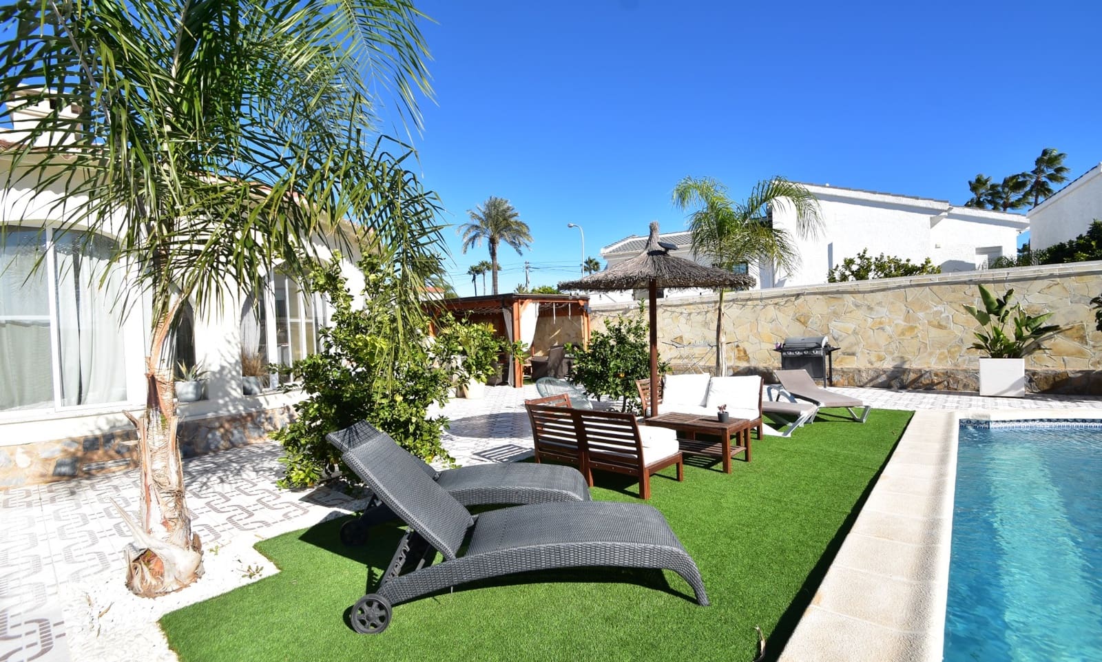 4 bedroom Villa for sale in Ciudad Quesada with pool garage - € 549,000 (Ref: 9131429)