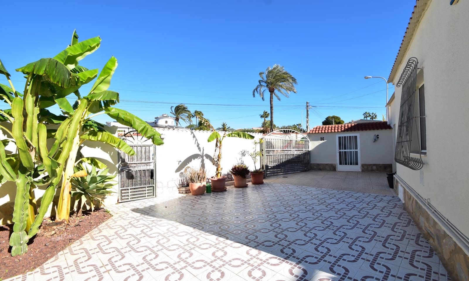 4 bedroom Villa for sale in Ciudad Quesada with pool garage - € 549,000 (Ref: 9131429)