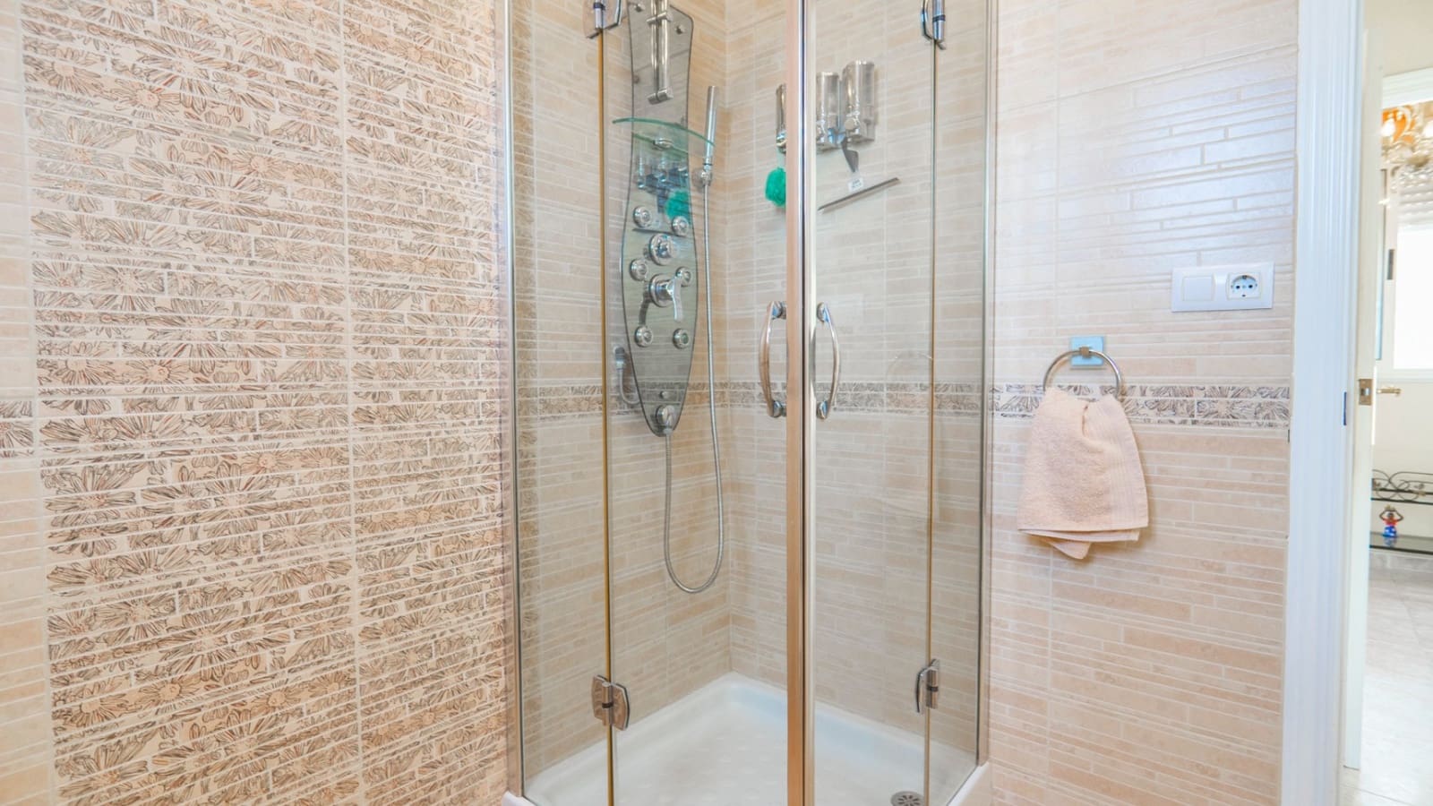 5 bedroom Villa for sale in Ciudad Quesada with pool - € 350,000 (Ref: 9131735)