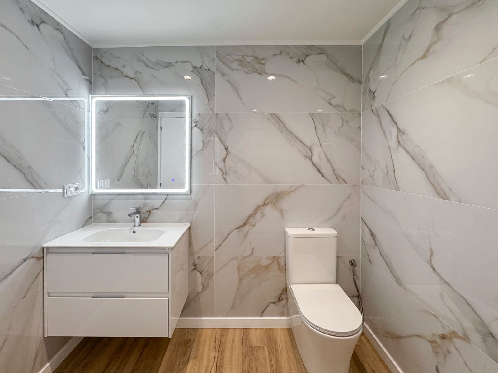 2 bedroom Apartment for sale in Punta Prima with pool - € 189,000 (Ref: 9141935)