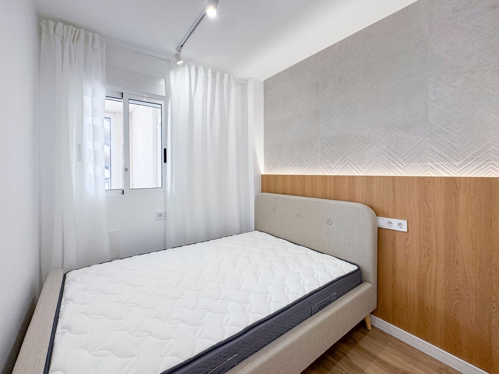 2 bedroom Apartment for sale in Punta Prima with pool - € 189,000 (Ref: 9141935)