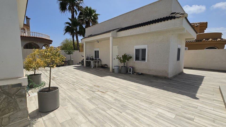 4 quarto Moradia para venda em Ciudad Quesada com piscina - 460 000 € (Ref: 9144277)