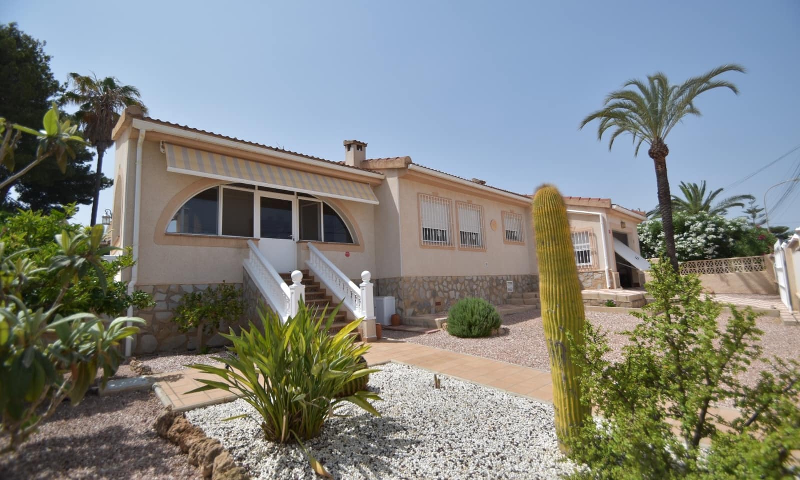 3 bedroom Villa for sale in Ciudad Quesada with pool garage - € 480,000 (Ref: 9146130)