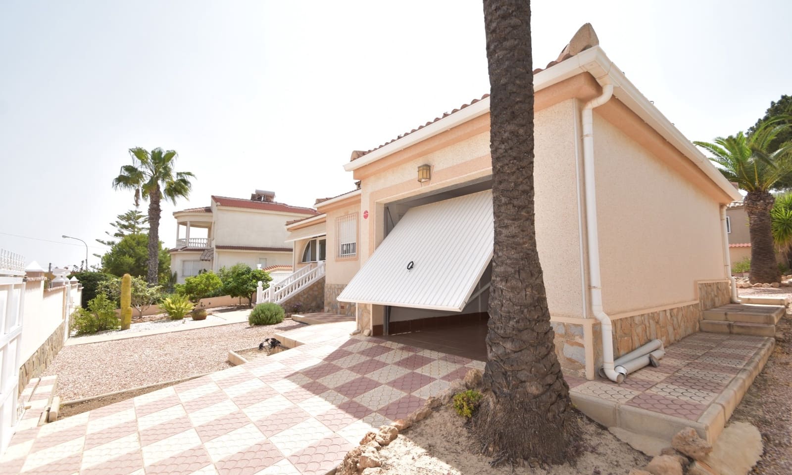 3 bedroom Villa for sale in Ciudad Quesada with pool garage - € 480,000 (Ref: 9146130)