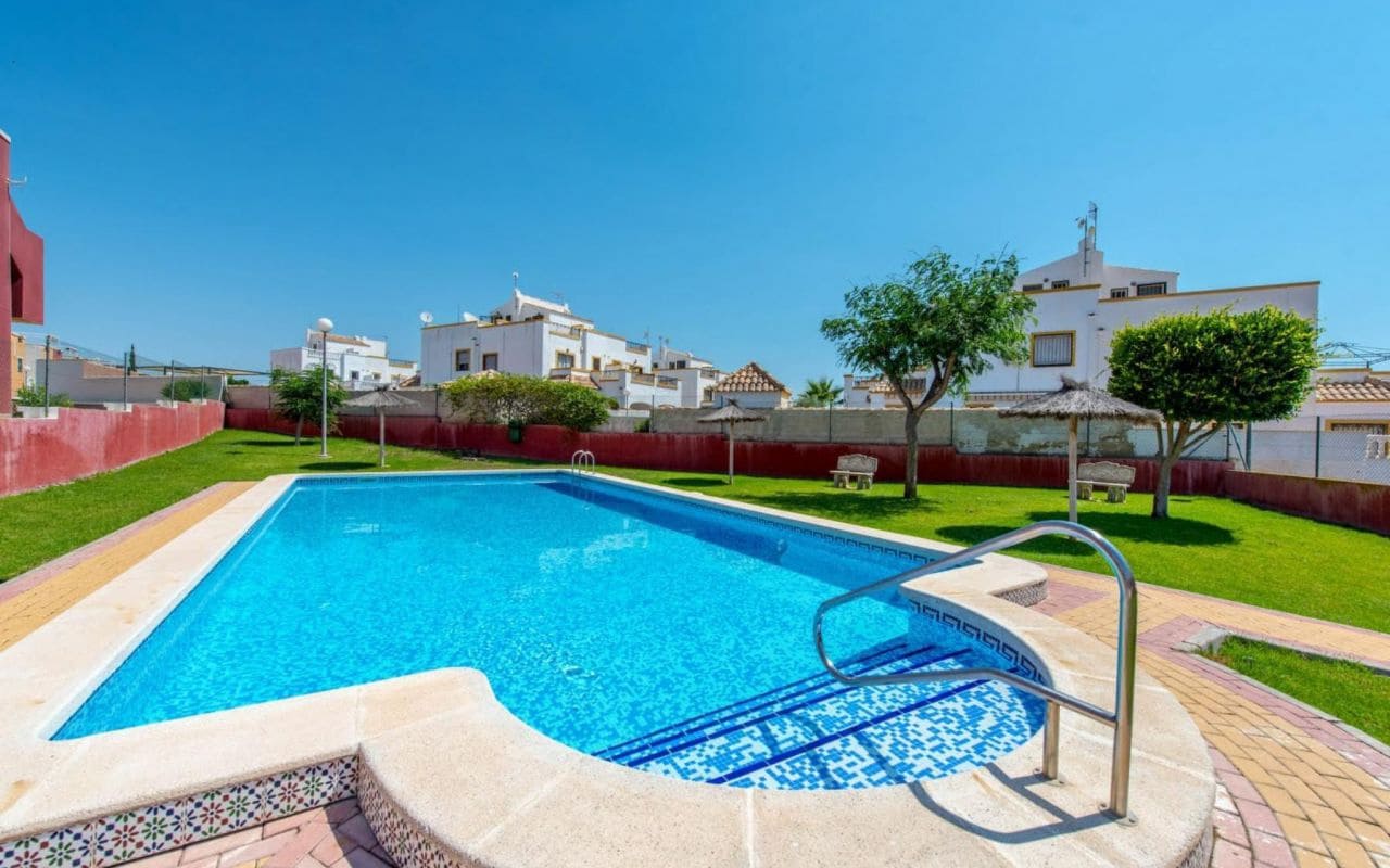 3 quarto Moradia em Banda para venda em Orihuela Costa com piscina - 219 000 € (Ref: 9153136)