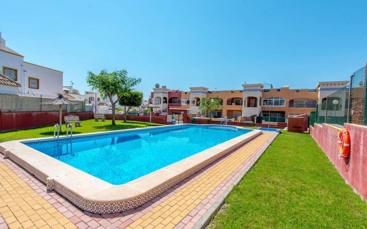 3 quarto Moradia em Banda para venda em Orihuela Costa com piscina - 219 000 € (Ref: 9153136)