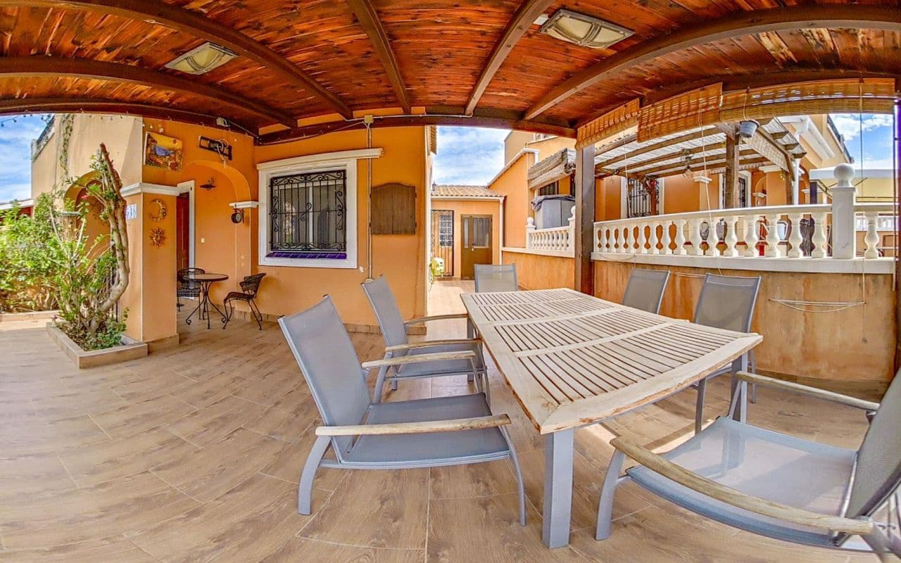 3 quarto Moradia em Banda para venda em Orihuela Costa com piscina - 219 000 € (Ref: 9153136)