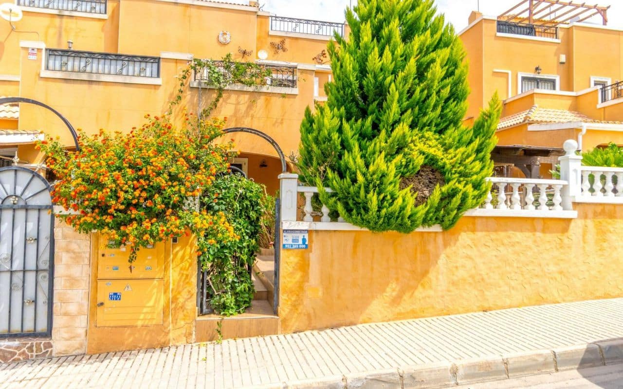 3 quarto Moradia em Banda para venda em Orihuela Costa com piscina - 219 000 € (Ref: 9153136)