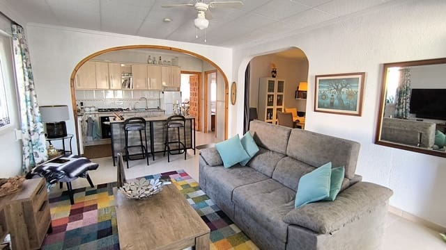 3 soverom Kjedet enebolig til salgs i Torrevieja med svømmebasseng garasje - € 339 950 (Ref: 9161596)