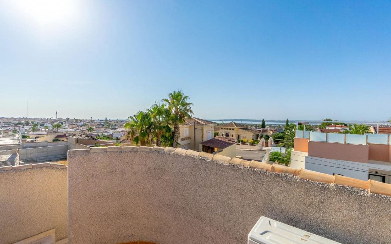 3 makuuhuone Huvila myytävänä paikassa Ciudad Quesada mukana uima-altaan - 349 000 € (Ref: 9162994)