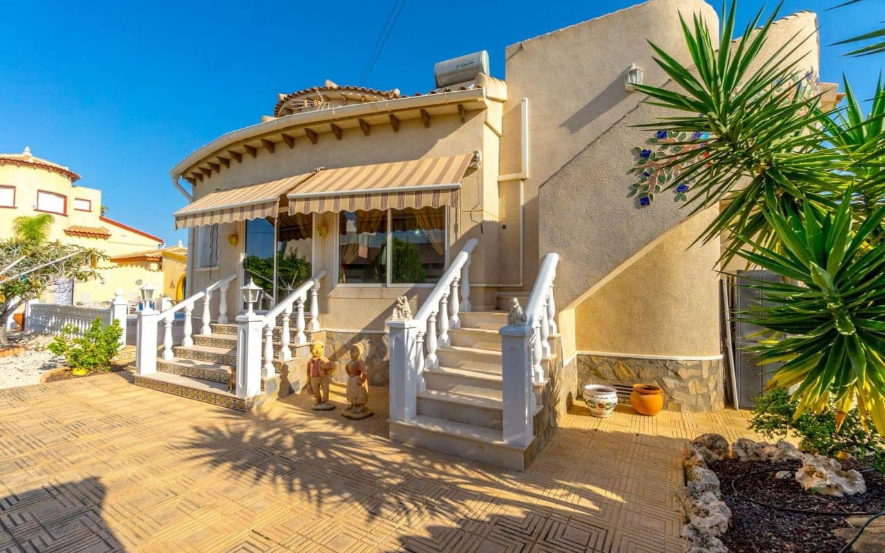 3 makuuhuone Huvila myytävänä paikassa Ciudad Quesada mukana uima-altaan - 349 000 € (Ref: 9162994)