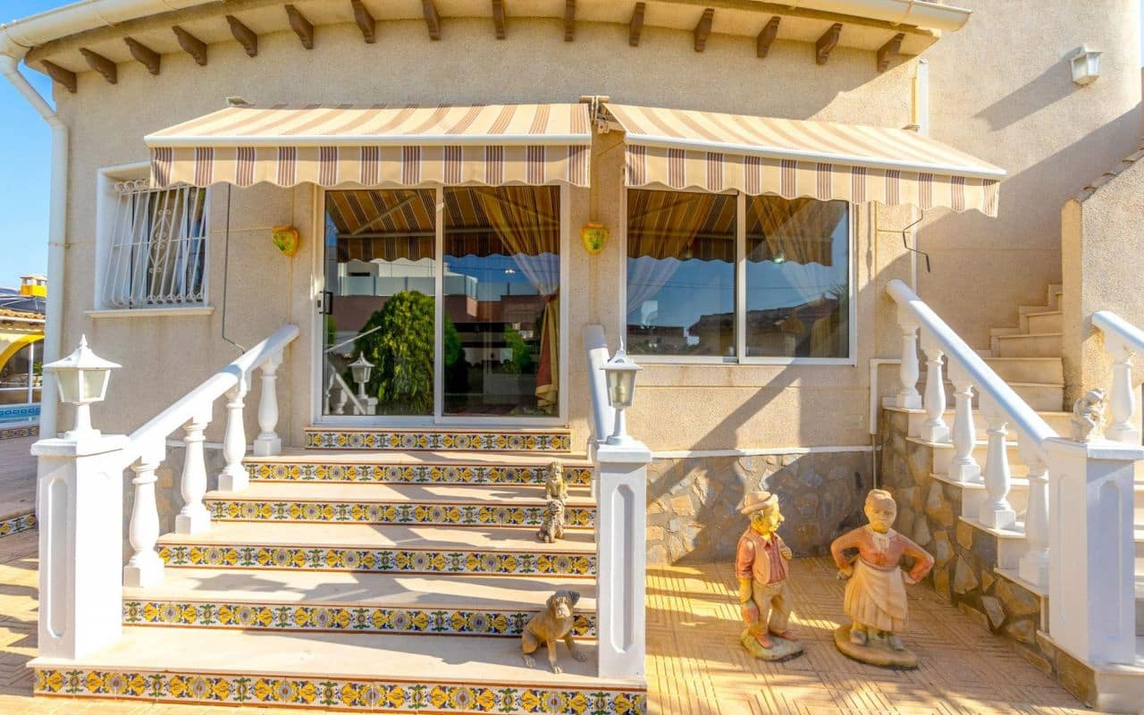 3 makuuhuone Huvila myytävänä paikassa Ciudad Quesada mukana uima-altaan - 349 000 € (Ref: 9162994)