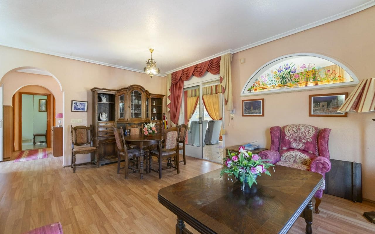 3 makuuhuone Huvila myytävänä paikassa Ciudad Quesada mukana uima-altaan - 349 000 € (Ref: 9162994)