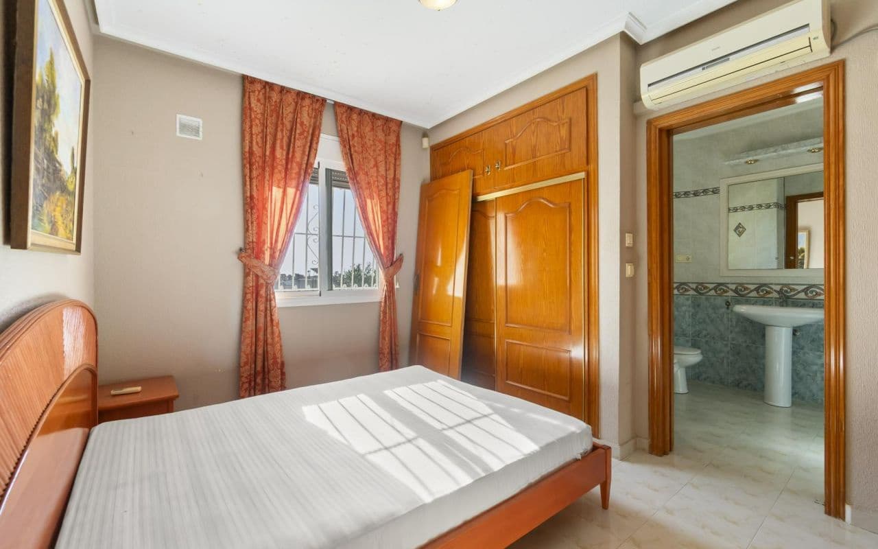 3 makuuhuone Huvila myytävänä paikassa Ciudad Quesada mukana uima-altaan - 349 000 € (Ref: 9162994)