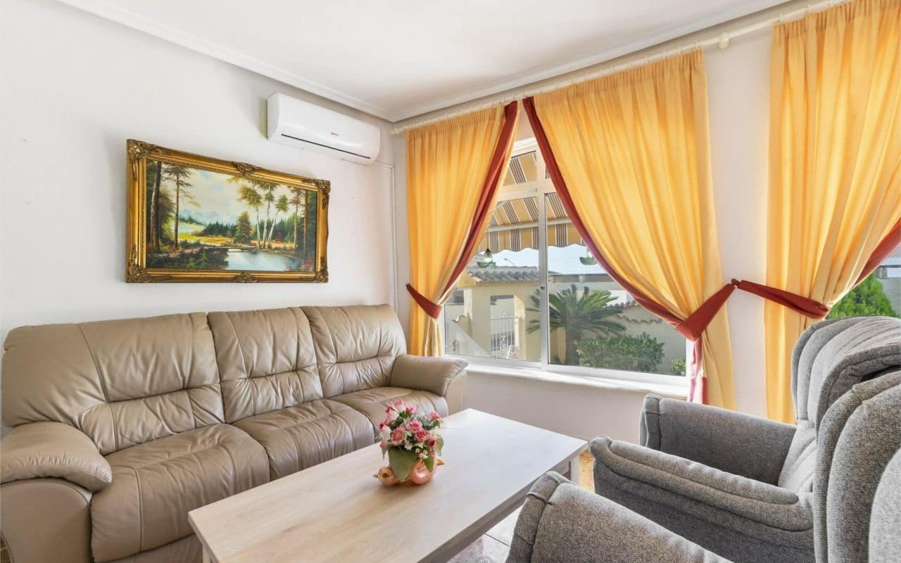 3 makuuhuone Huvila myytävänä paikassa Ciudad Quesada mukana uima-altaan - 349 000 € (Ref: 9162994)