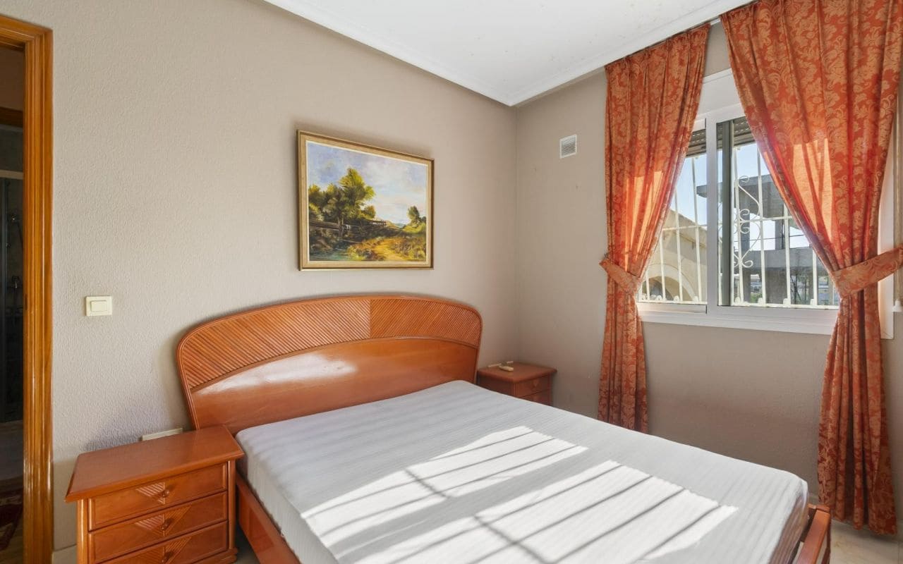 3 makuuhuone Huvila myytävänä paikassa Ciudad Quesada mukana uima-altaan - 349 000 € (Ref: 9162994)