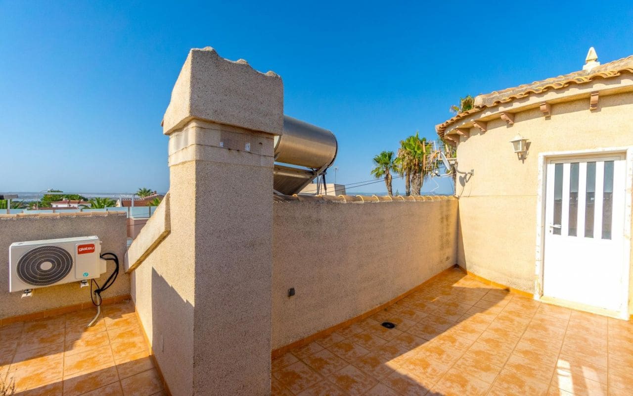 3 makuuhuone Huvila myytävänä paikassa Ciudad Quesada mukana uima-altaan - 349 000 € (Ref: 9162994)