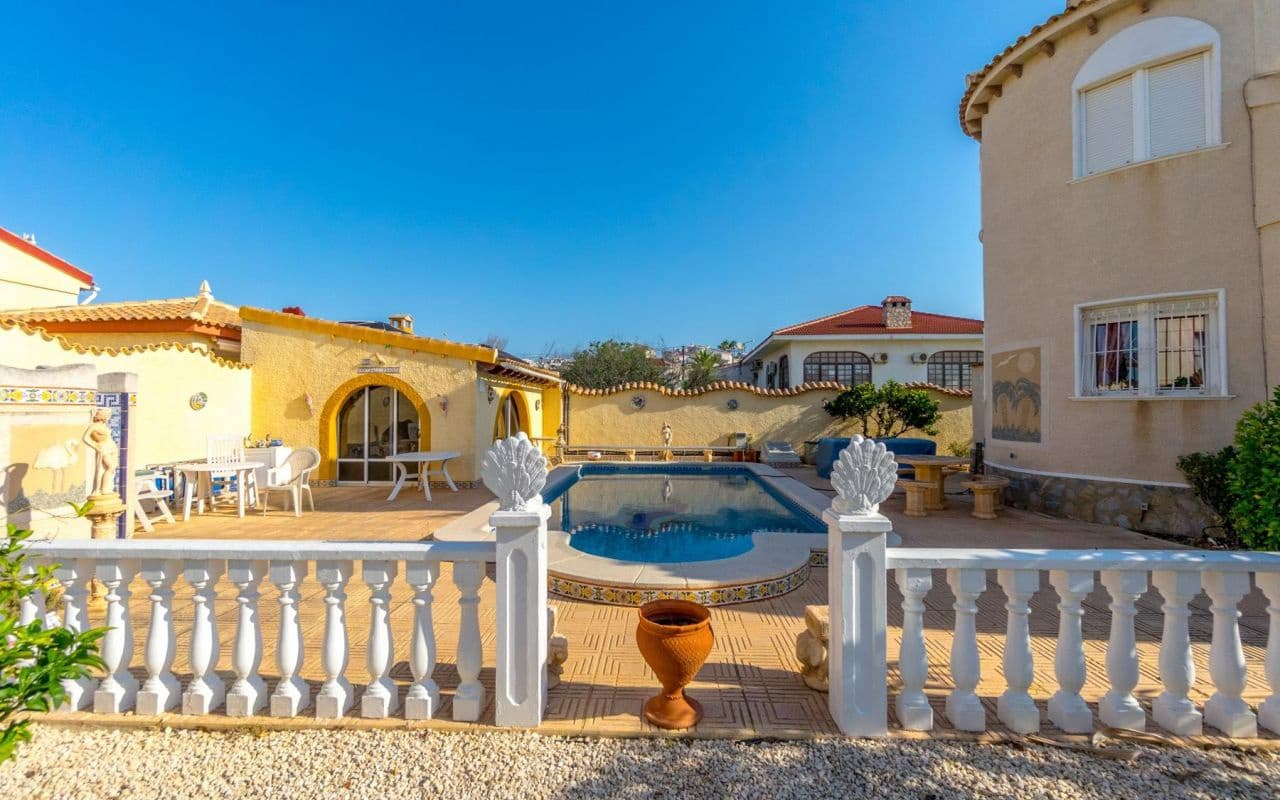 3 makuuhuone Huvila myytävänä paikassa Ciudad Quesada mukana uima-altaan - 349 000 € (Ref: 9162994)