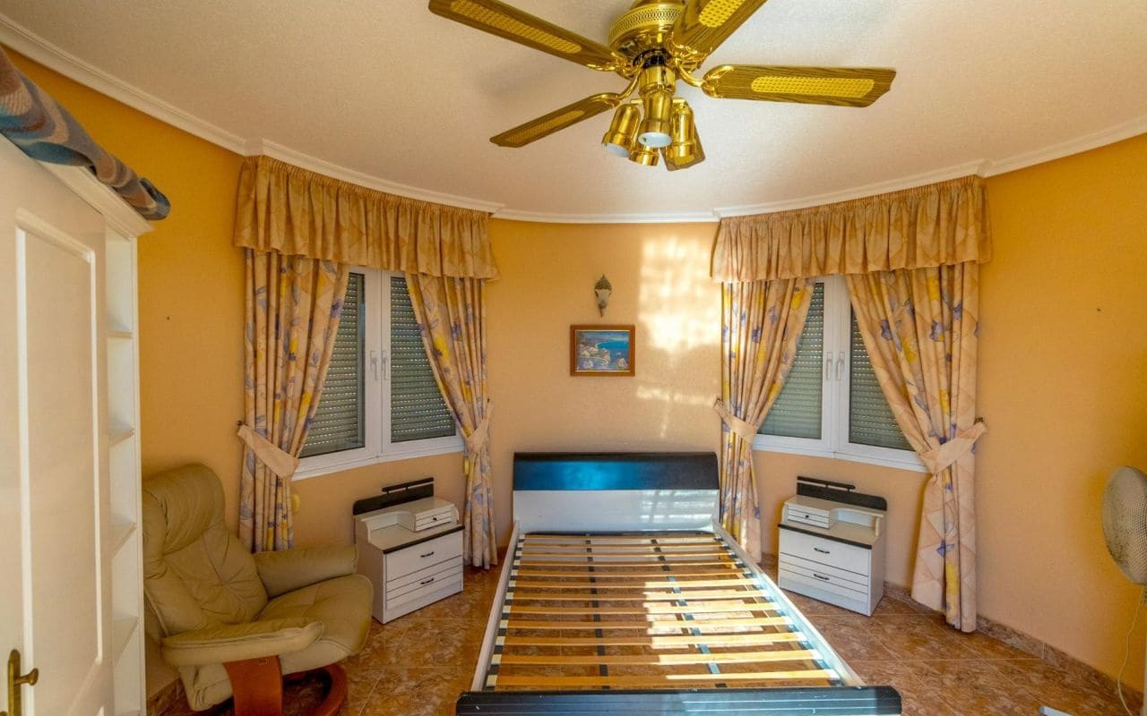 3 makuuhuone Huvila myytävänä paikassa Ciudad Quesada mukana uima-altaan - 349 000 € (Ref: 9162994)