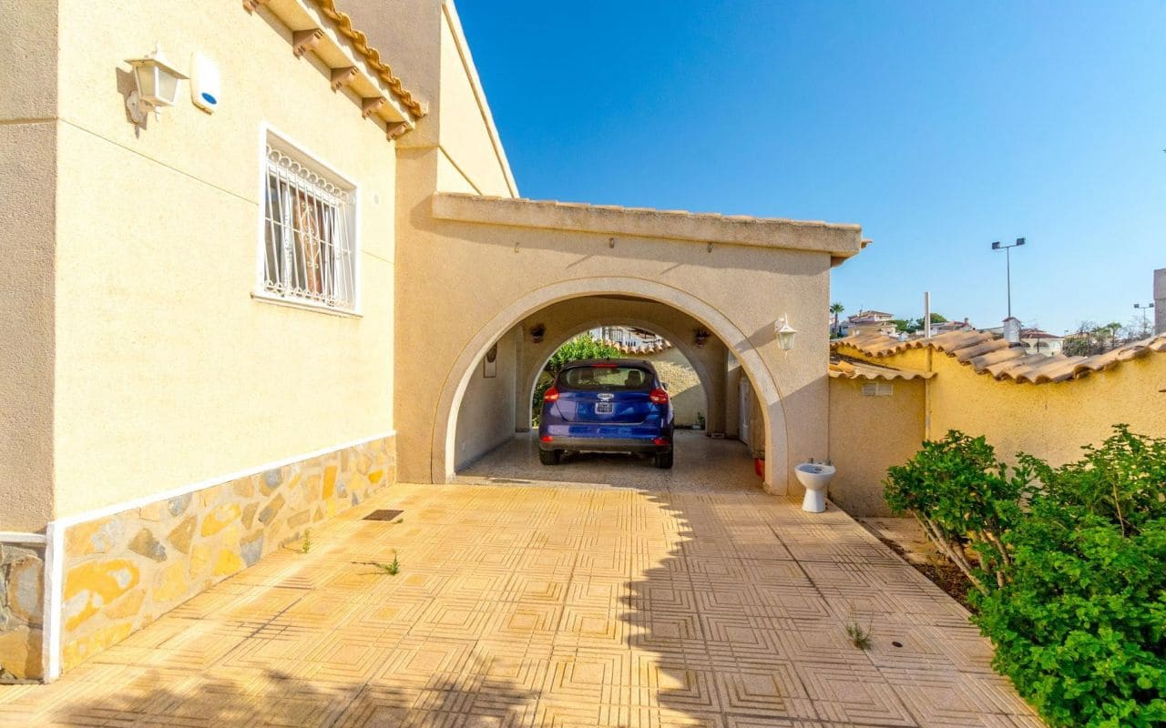 3 makuuhuone Huvila myytävänä paikassa Ciudad Quesada mukana uima-altaan - 349 000 € (Ref: 9162994)