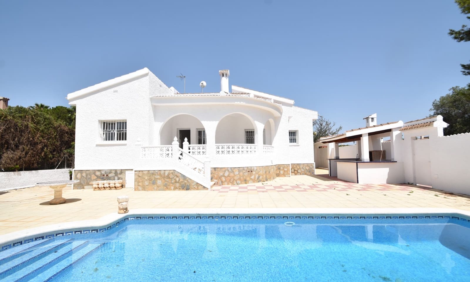 2 bedroom Villa for sale in Ciudad Quesada with pool garage - € 439,000 (Ref: 9168130)
