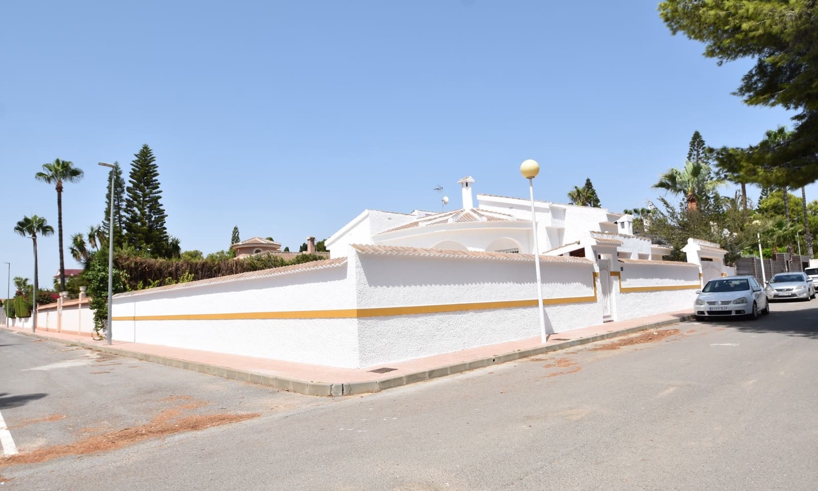 2 bedroom Villa for sale in Ciudad Quesada with pool garage - € 439,000 (Ref: 9168130)