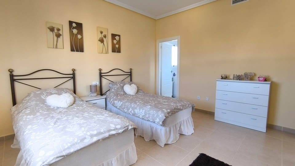 4 makuuhuone Huvila myytävänä paikassa Ciudad Quesada mukana uima-altaan - 674 950 € (Ref: 9168250)