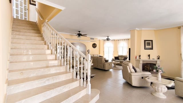 4 makuuhuone Huvila myytävänä paikassa Ciudad Quesada, Rojales mukana uima-altaan - 674 950 € (Ref: 9168250)