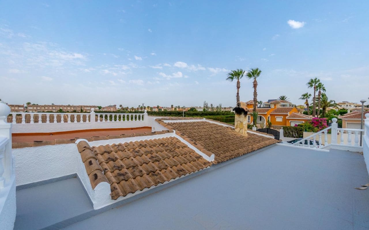 3 bedroom Villa for sale in Ciudad Quesada with pool garage - € 420,000 (Ref: 9189761)