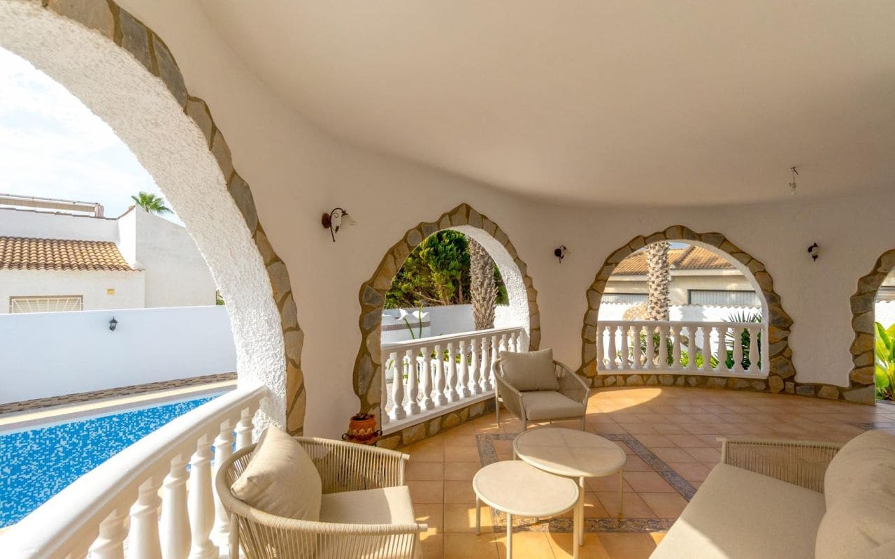 3 bedroom Villa for sale in Ciudad Quesada with pool garage - € 420,000 (Ref: 9189761)