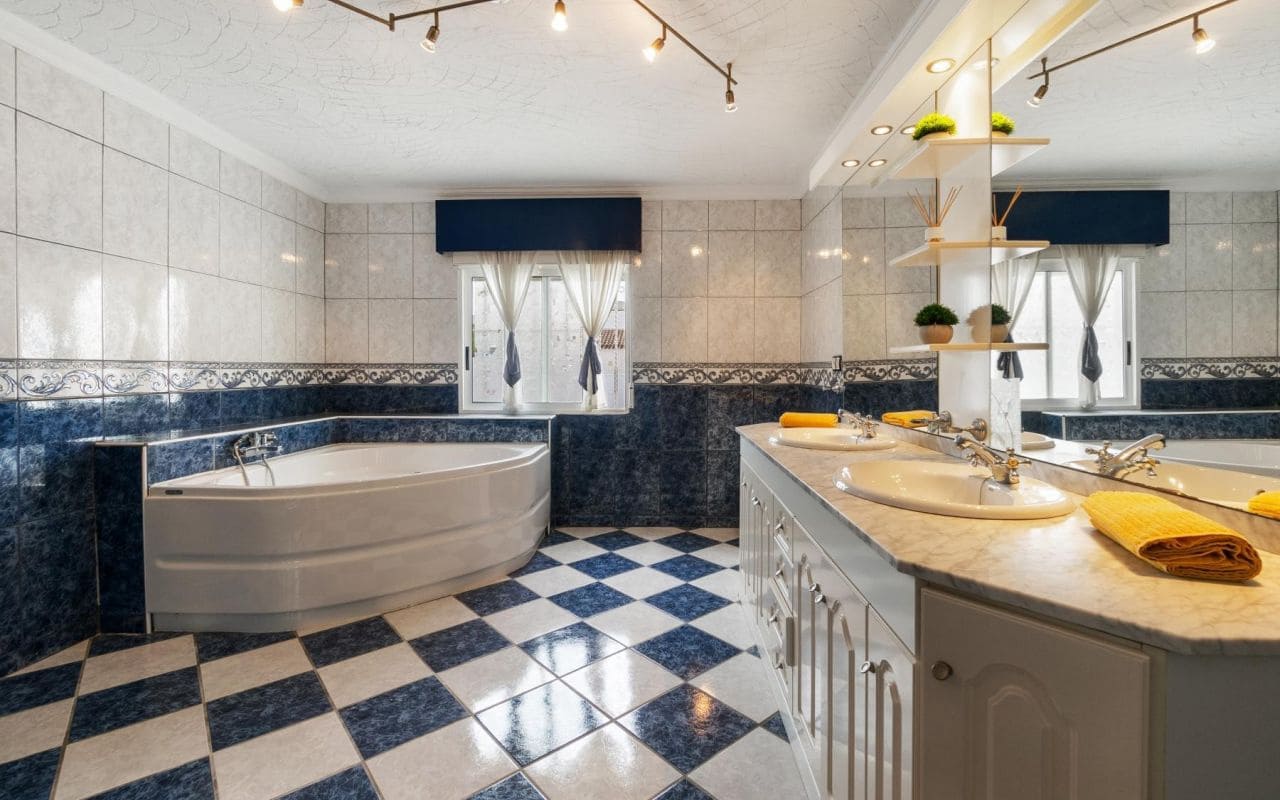 3 bedroom Villa for sale in Ciudad Quesada with pool garage - € 420,000 (Ref: 9189761)