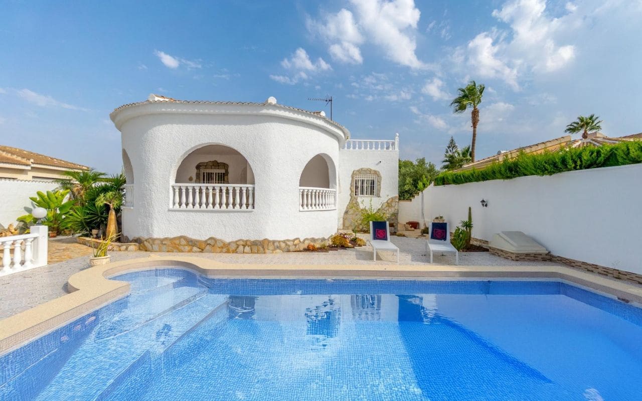3 bedroom Villa for sale in Ciudad Quesada with pool garage - € 420,000 (Ref: 9189761)