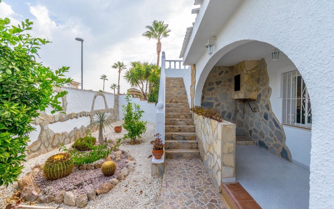 3 bedroom Villa for sale in Ciudad Quesada with pool garage - € 420,000 (Ref: 9189761)