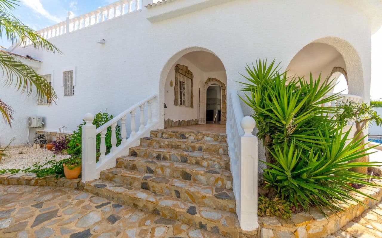 3 bedroom Villa for sale in Ciudad Quesada with pool garage - € 420,000 (Ref: 9189761)