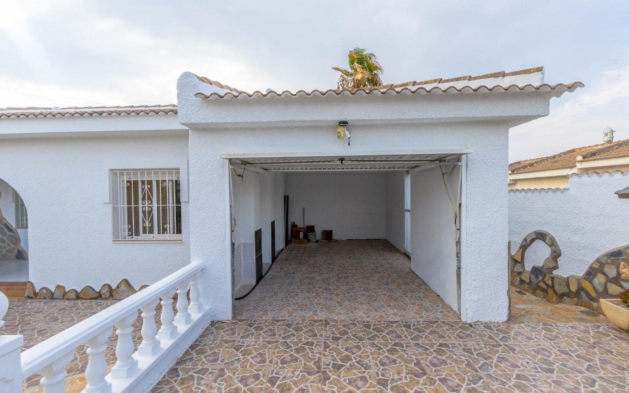 3 bedroom Villa for sale in Ciudad Quesada with pool garage - € 420,000 (Ref: 9189761)