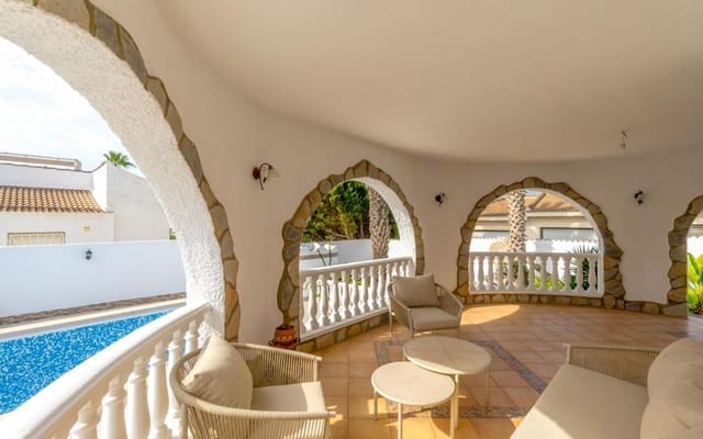 3 bedroom Villa for sale in Ciudad Quesada, Rojales with pool garage - € 420,000 (Ref: 9189761)