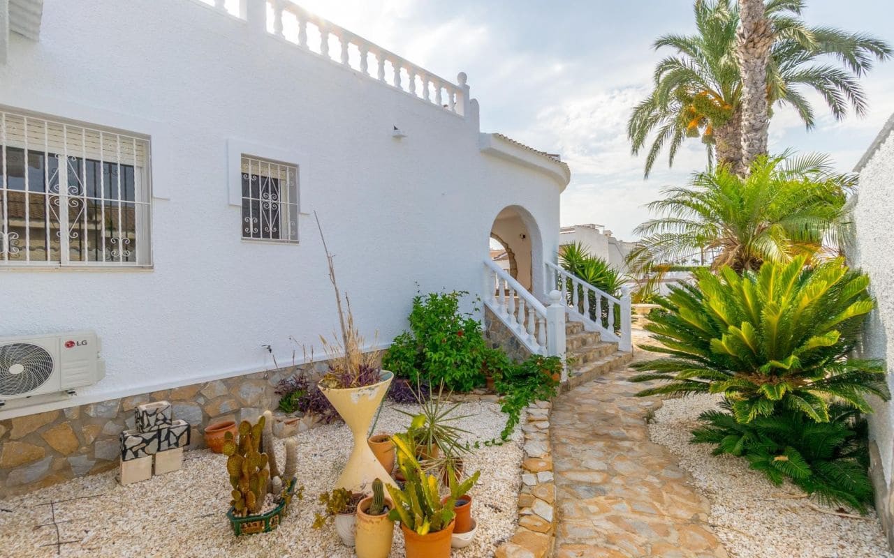 3 bedroom Villa for sale in Ciudad Quesada with pool garage - € 420,000 (Ref: 9189761)