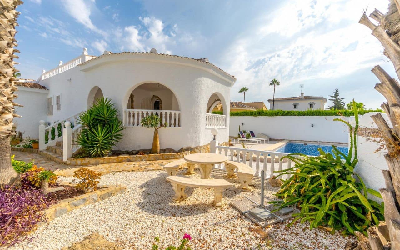 3 bedroom Villa for sale in Ciudad Quesada with pool garage - € 420,000 (Ref: 9189761)