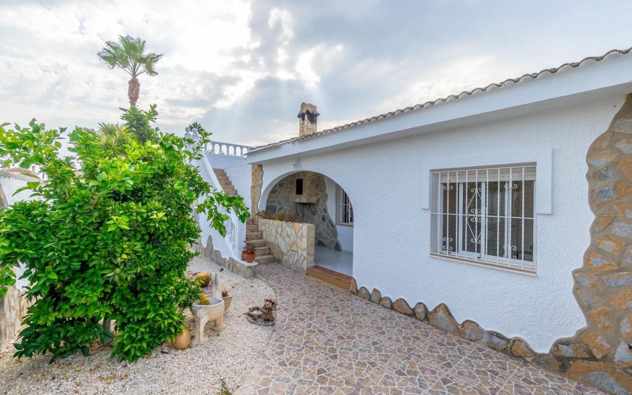 3 bedroom Villa for sale in Ciudad Quesada with pool garage - € 420,000 (Ref: 9189761)