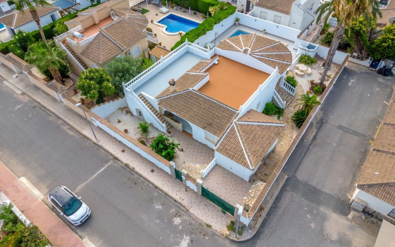 3 bedroom Villa for sale in Ciudad Quesada with pool garage - € 420,000 (Ref: 9189761)