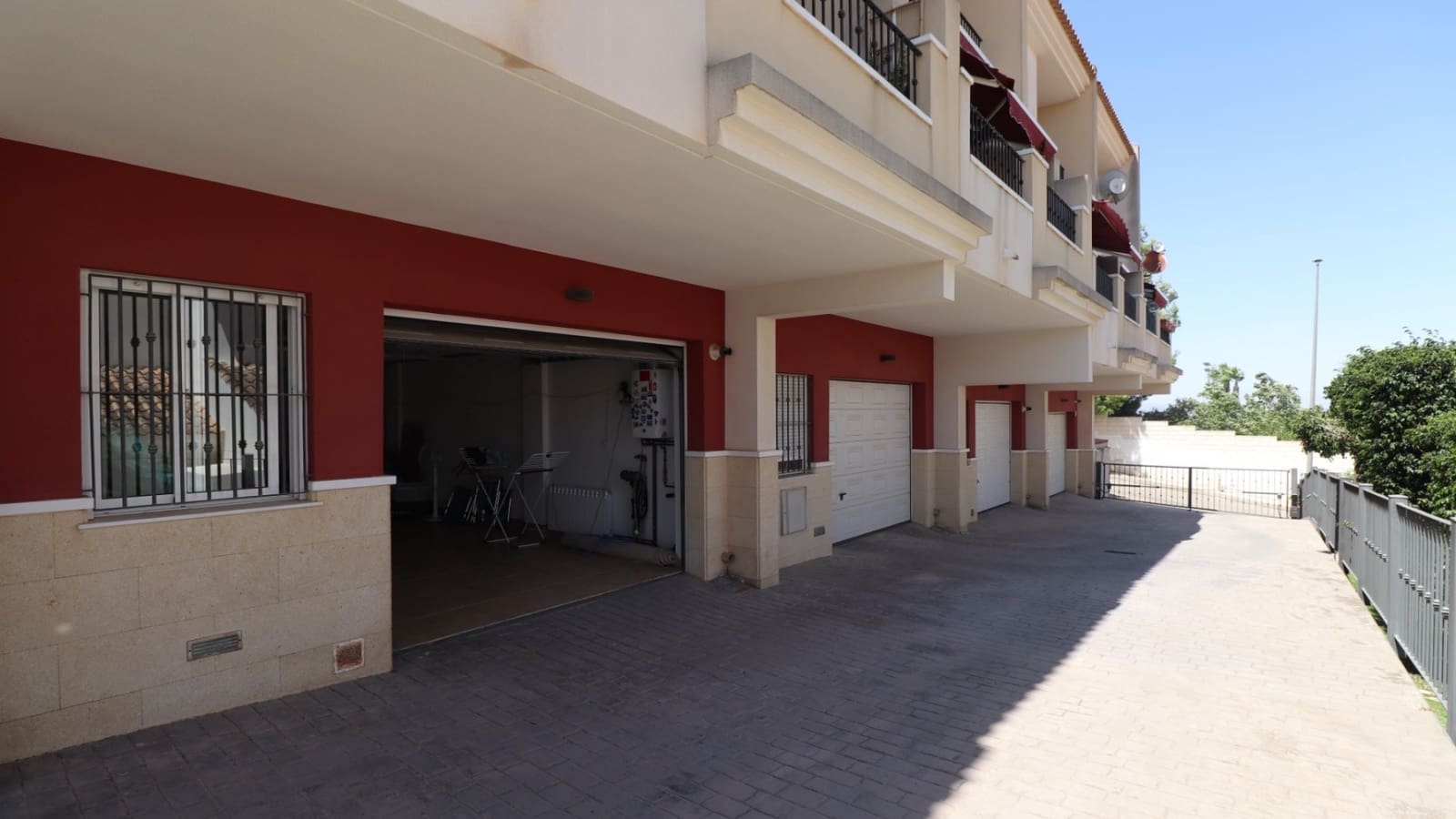 3 soveværelse Byhus til salg i Benijofar med swimmingpool garage - € 250.000 (Ref: 9189895)