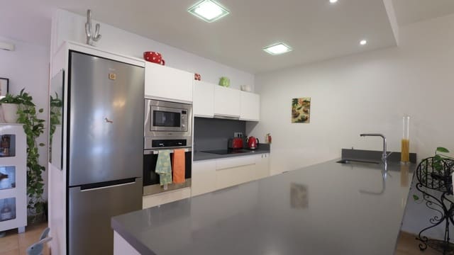 3 bedroom Townhouse for sale in Benijófar with pool garage - € 250,000 (Ref: 9189895)