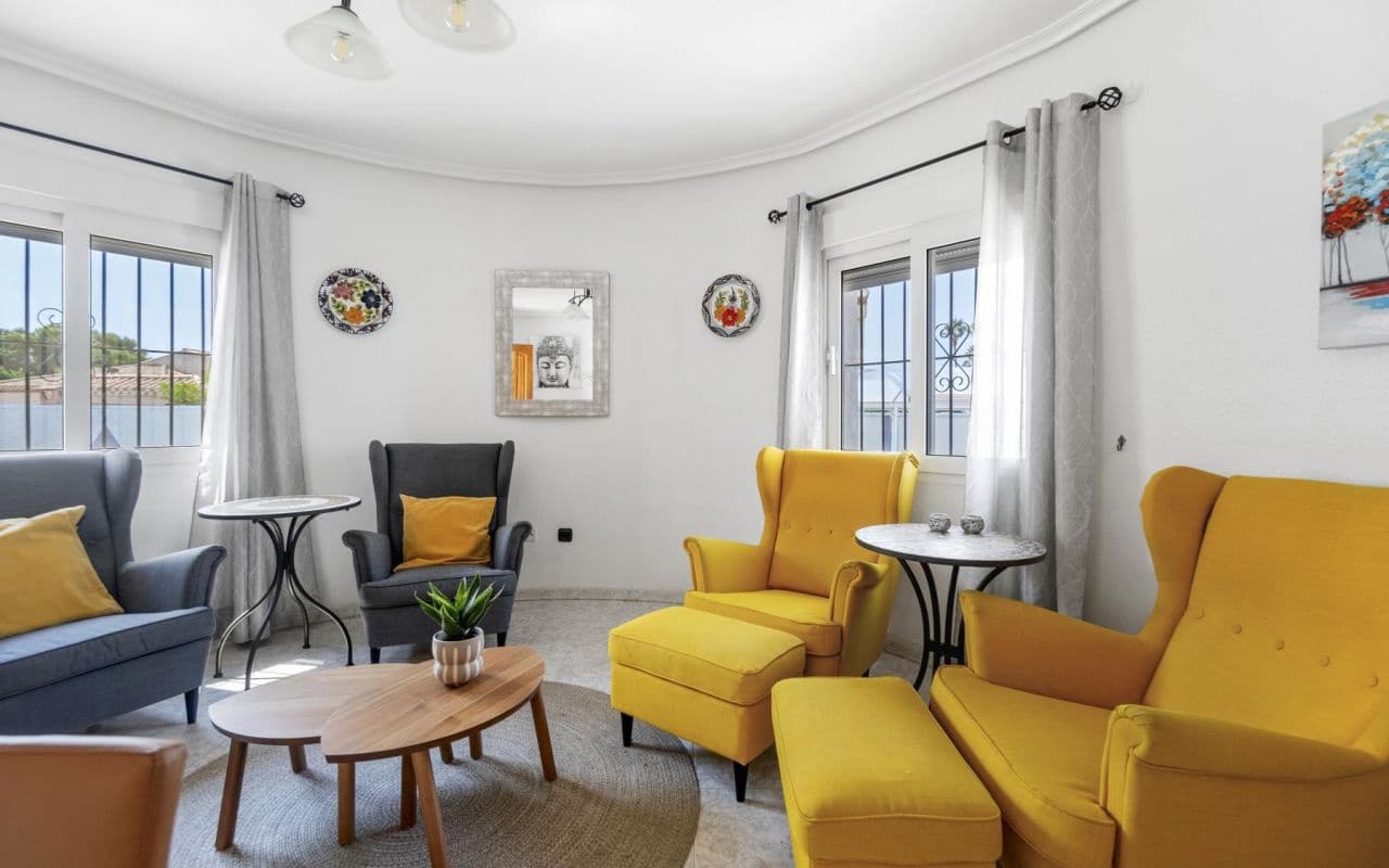 4 makuuhuone Huvila myytävänä paikassa Playa Flamenca mukana uima-altaan - 559 000 € (Ref: 9189897)