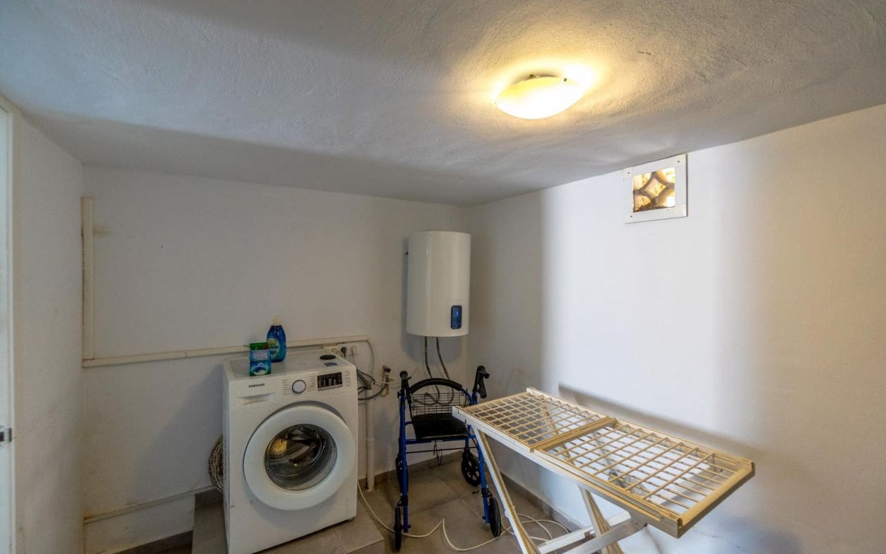 4 makuuhuone Huvila myytävänä paikassa Playa Flamenca mukana uima-altaan - 559 000 € (Ref: 9189897)