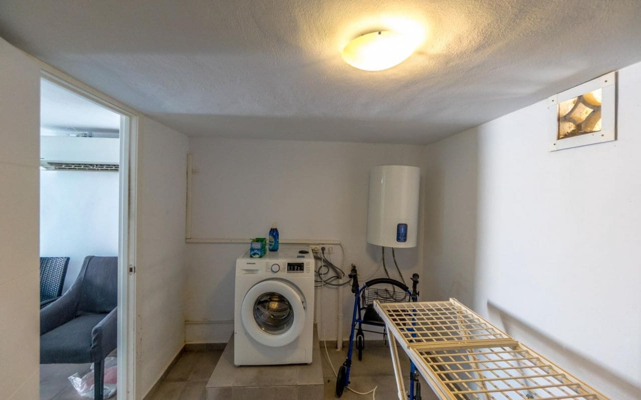 4 makuuhuone Huvila myytävänä paikassa Playa Flamenca mukana uima-altaan - 559 000 € (Ref: 9189897)