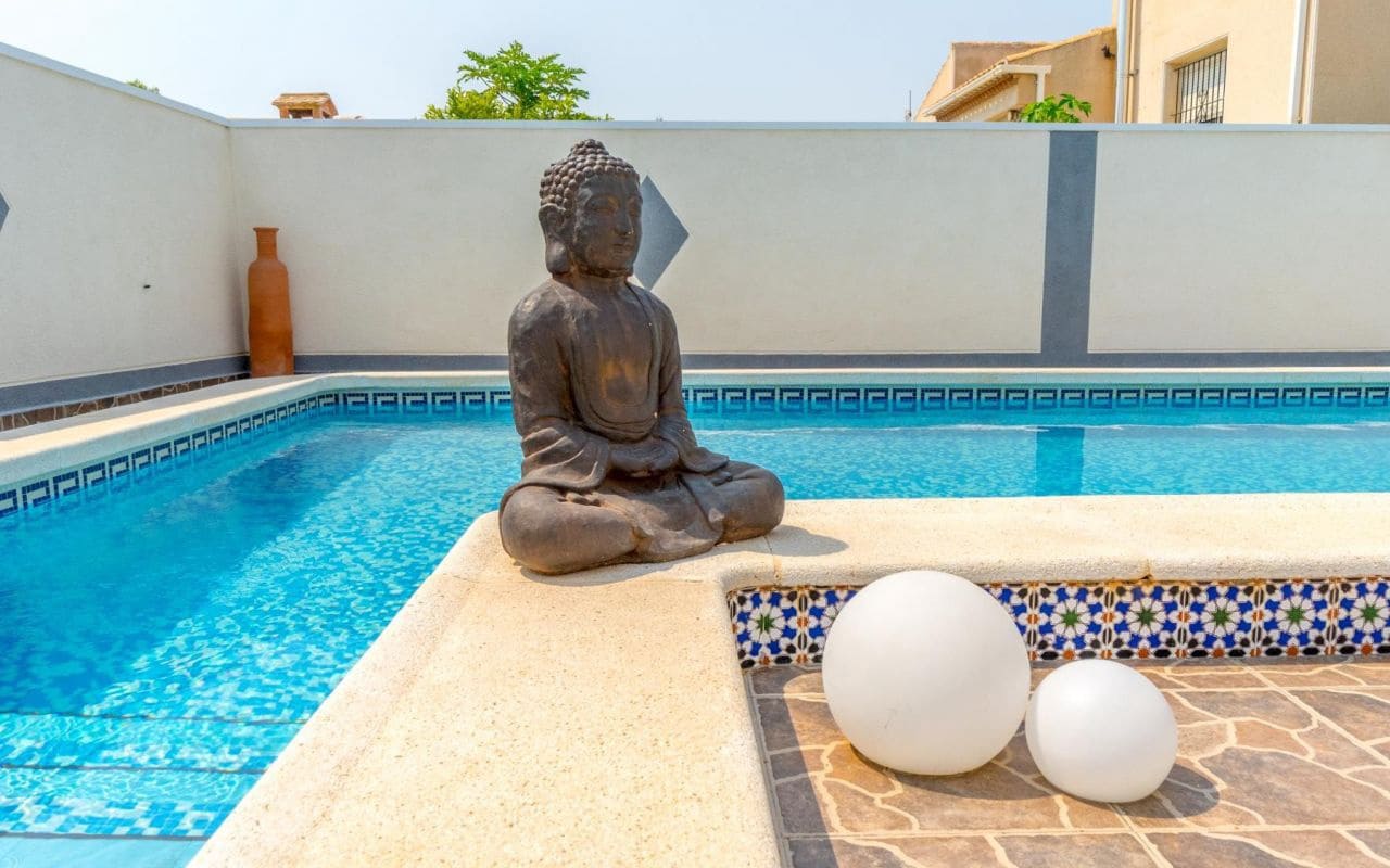 4 makuuhuone Huvila myytävänä paikassa Playa Flamenca mukana uima-altaan - 559 000 € (Ref: 9189897)