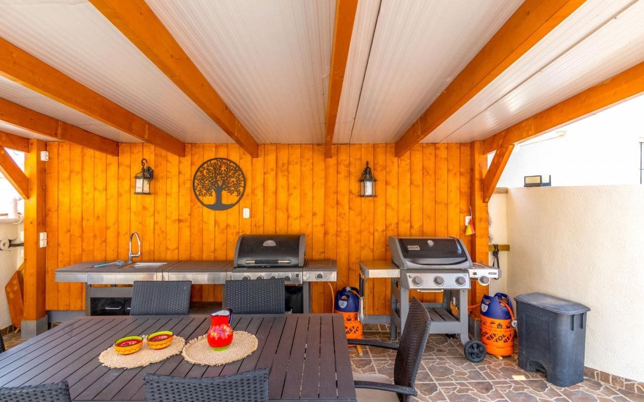 4 makuuhuone Huvila myytävänä paikassa Playa Flamenca mukana uima-altaan - 559 000 € (Ref: 9189897)