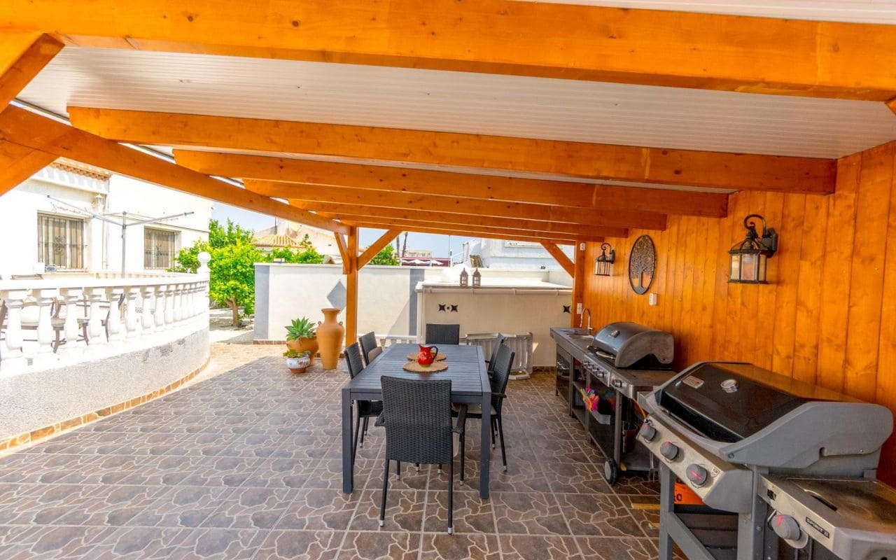 4 makuuhuone Huvila myytävänä paikassa Playa Flamenca mukana uima-altaan - 559 000 € (Ref: 9189897)