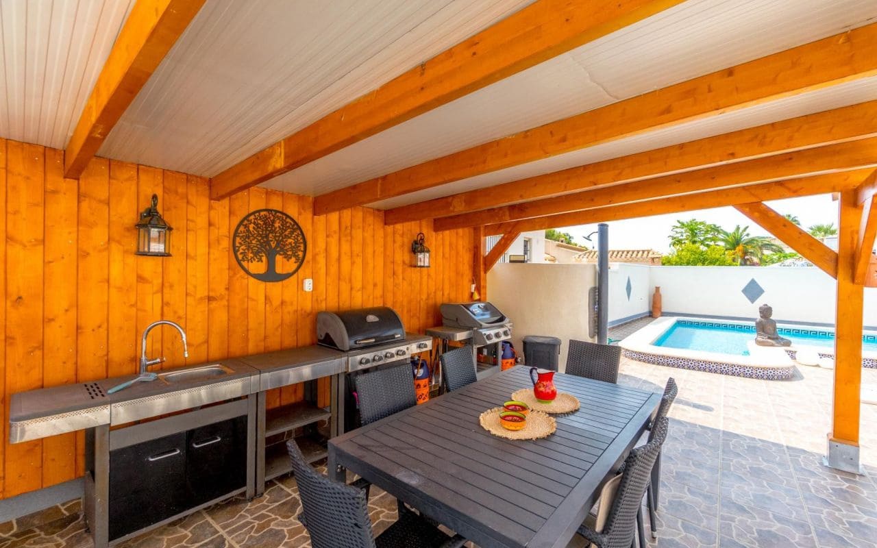 4 makuuhuone Huvila myytävänä paikassa Playa Flamenca mukana uima-altaan - 559 000 € (Ref: 9189897)