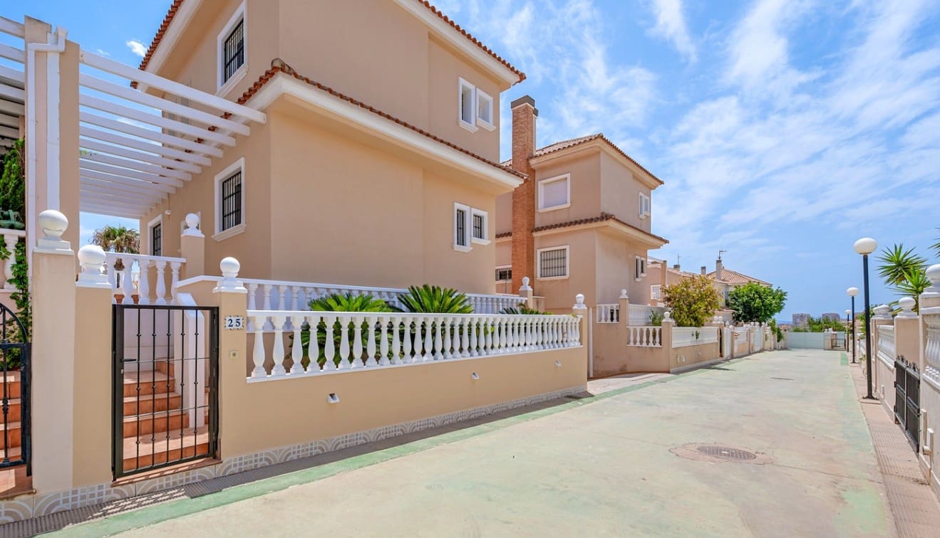 4 soveværelse Villa til salg i Torrevieja med swimmingpool garage - € 960.000 (Ref: 9190355)